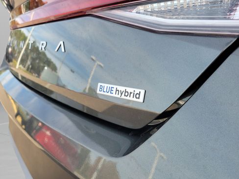 Used 2025 Hyundai Elantra Blue image 28