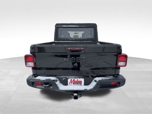 Used 2023 Jeep Gladiator Sport image 7