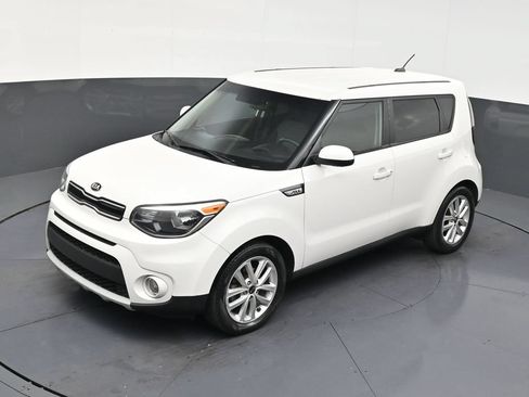 Used 2019 Kia Soul + FWD image 13