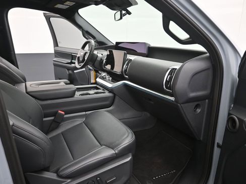 New 2025 Ford Expedition Platinum w/ Stealth Performance Package AWD/4WD image 26
