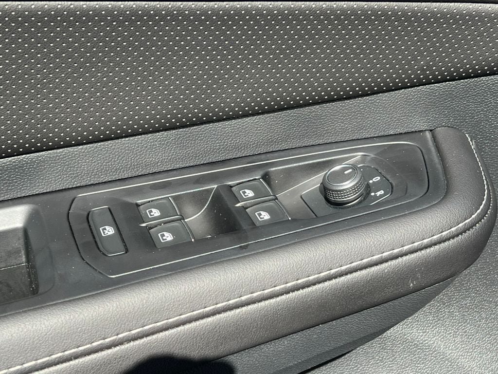 New 2025 Volkswagen Atlas Cross Sport SEL AWD/4WD image 16
