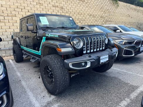 Used 2020 Jeep Gladiator Overland AWD/4WD image 2
