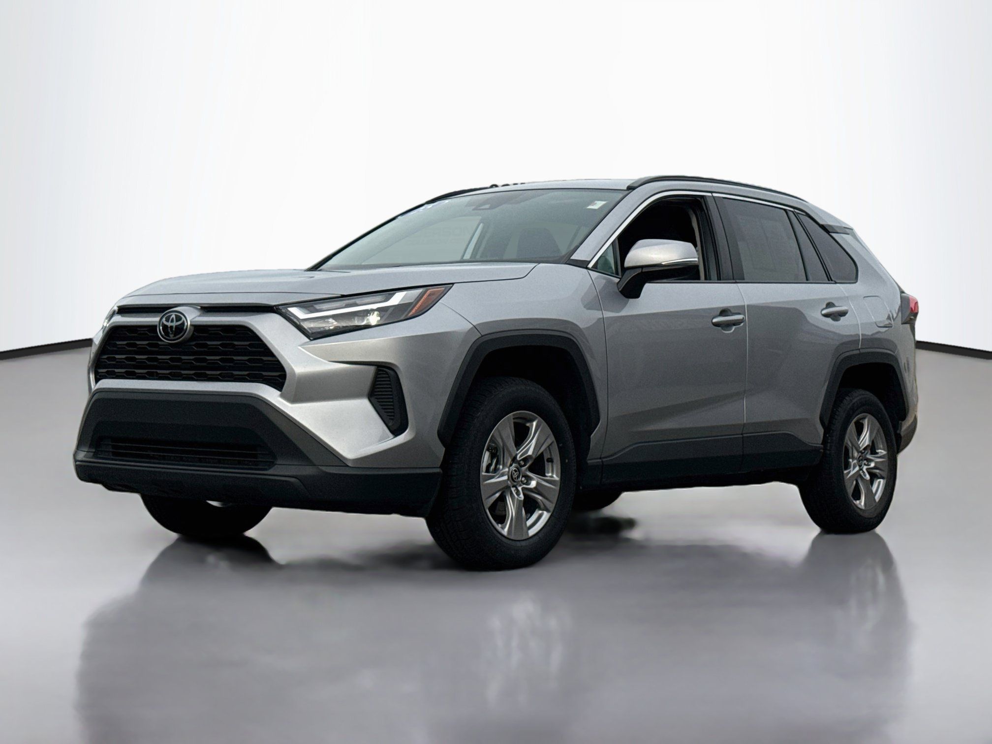 Used 2025 Toyota RAV4 XLE FWD image 3
