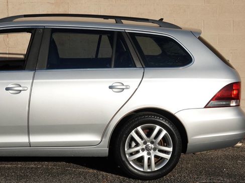 Used 2010 Volkswagen Jetta TDI FWD image 13