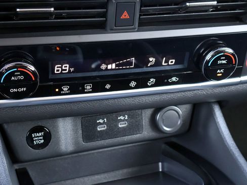 Used 2025 Nissan Rogue SV image 27