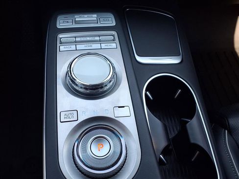 Used 2022 Genesis GV70 2.5T w/ Advanced Package image 11