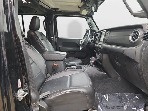 Used 2019 Jeep Wrangler Unlimited Sahara AWD/4WD image 34