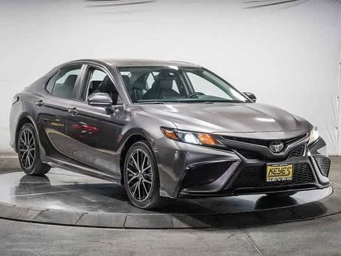 Used 2021 Toyota Camry SE image 5