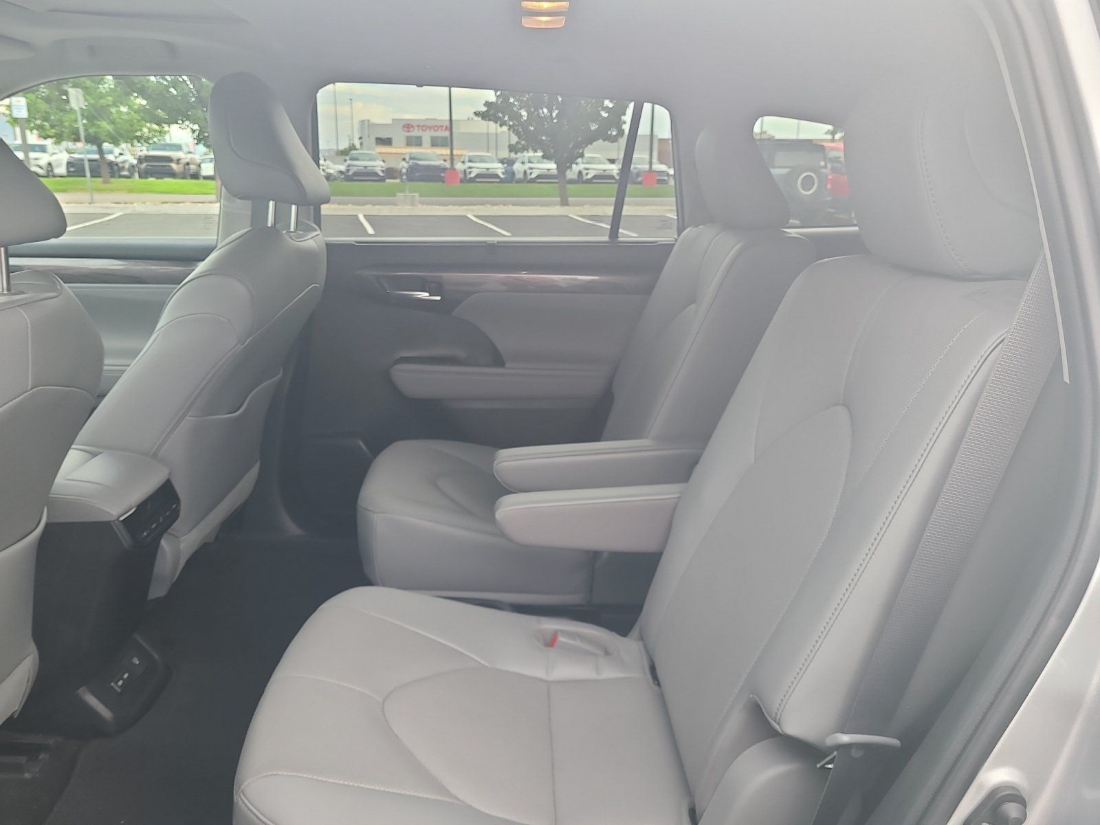 Used 2023 Toyota Highlander Limited AWD/4WD image 17