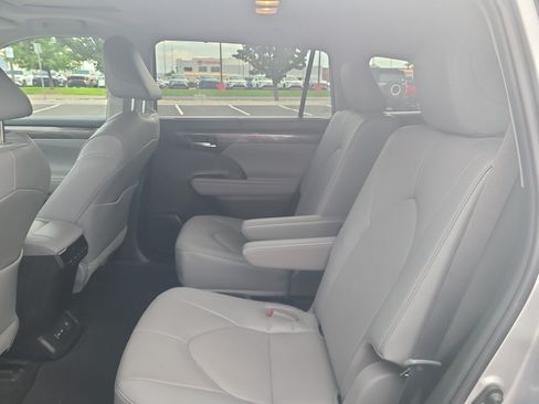 Used 2023 Toyota Highlander Limited AWD/4WD image 17