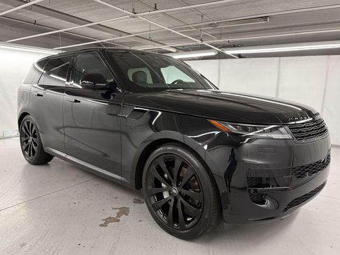 Used 2025 Land Rover Range Rover Sport SE AWD/4WD image 7