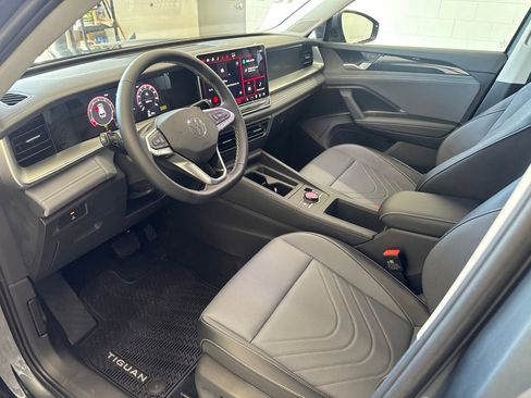 New 2026 Volkswagen Tiguan SE FWD image 15