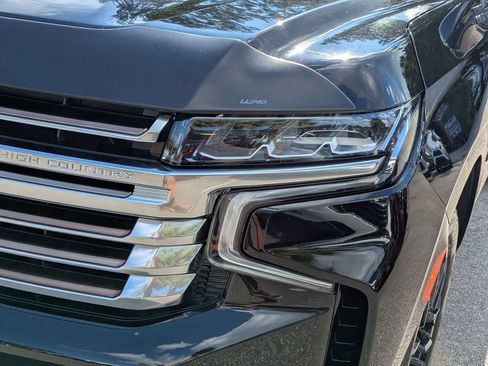 Used 2023 Chevrolet Suburban High Country w/ Premium Package 2 AWD/4WD image 9