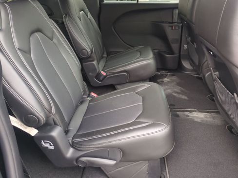 New 2027 Chrysler Pacifica Select FWD image 20