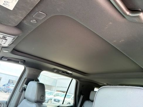 Used 2021 GMC Yukon Denali w/ Denali Premium Package AWD/4WD image 16