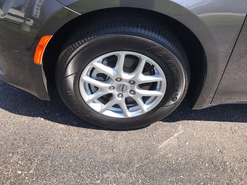 Used 2021 Chrysler Voyager Lxi FWD image 42