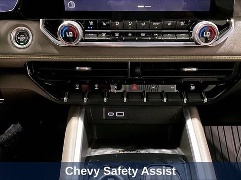 Used 2024 Chevrolet Colorado ZR2 w/ ZR2 Convenience Package III AWD/4WD image 23