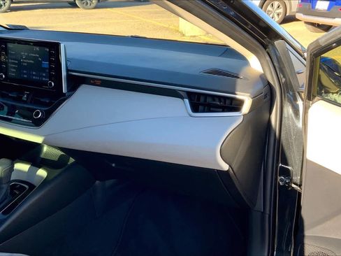 Used 2021 Toyota Corolla LE FWD image 19