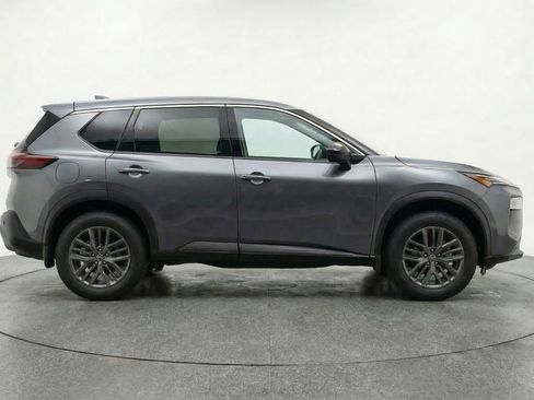 Used 2023 Nissan Rogue S image 11