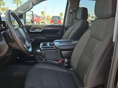 Used 2025 Chevrolet Silverado 2500 LT w/ Convenience Package image 13