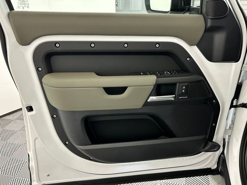 New 2025 Land Rover Defender 110 S image 19