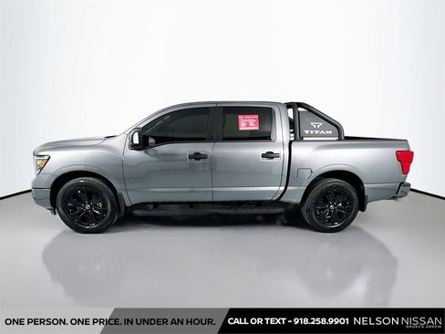 Used 2024 Nissan Titan SV image 8