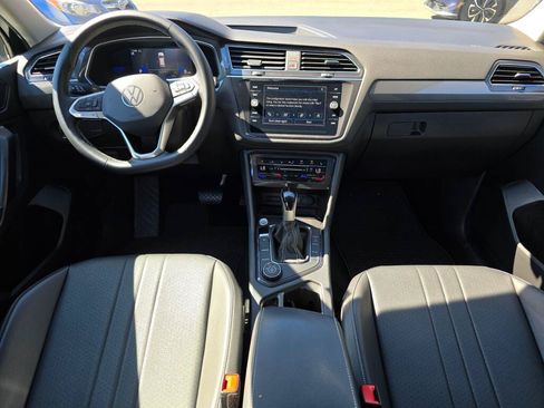 Used 2022 Volkswagen Tiguan SE AWD/4WD image 18