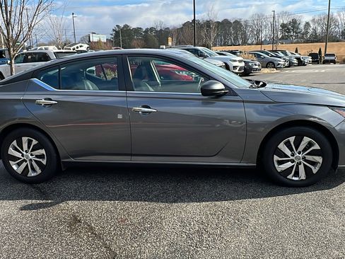 Used 2024 Nissan Altima 2.5 S image 7