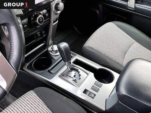 Certified 2022 Toyota 4Runner SR5 AWD/4WD image 17