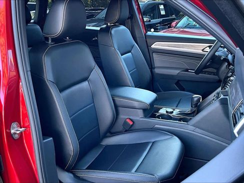 Used 2022 Volkswagen Atlas Cross Sport SE image 7