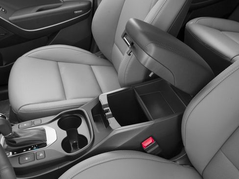 Used 2017 Hyundai Santa Fe AWD image 9