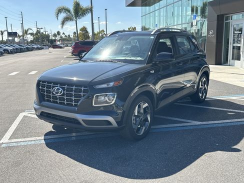 New 2025 Hyundai Venue SEL image 2