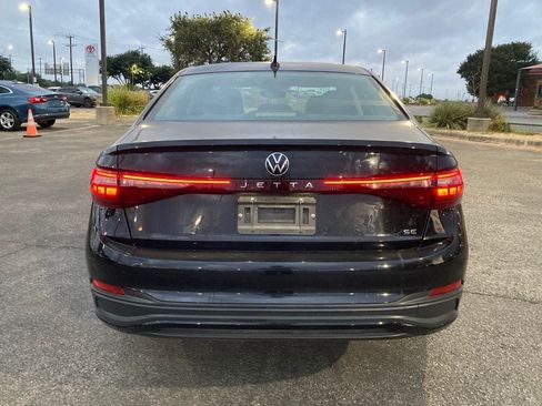Used 2025 Volkswagen Jetta SE FWD image 5