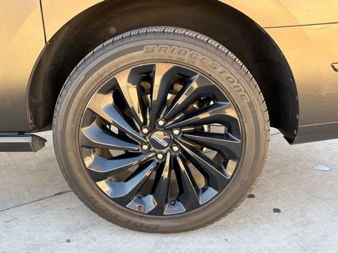 Used 2020 Lincoln Navigator L Reserve w/ Equipment Group 208A Reserve image 5