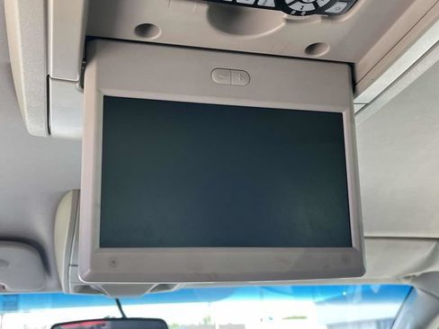 Used 2012 Chrysler Town & Country Touring w/ Entertainment Group #1 FWD image 20