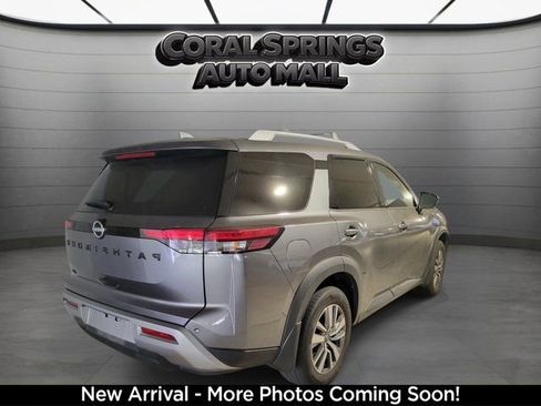 Used 2024 Nissan Pathfinder SL w/ Black Appearance Package FWD image 2