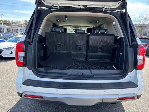 Used 2023 Ford Expedition XLT image 39