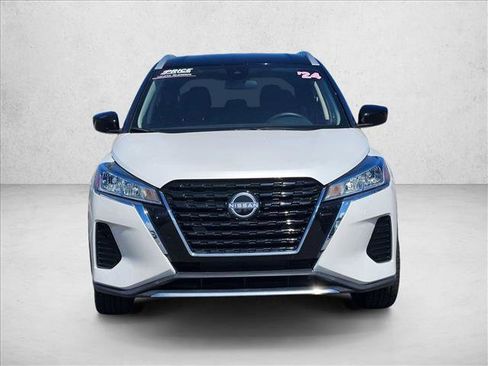 Used 2024 Nissan Kicks SV FWD image 2