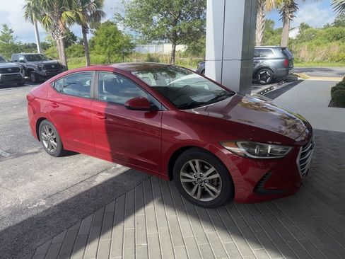 Used 2017 Hyundai Elantra SE FWD image 2
