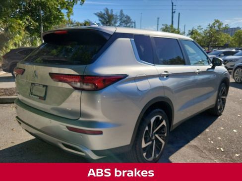 Used 2024 Mitsubishi Outlander SE image 8