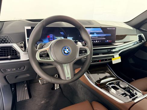 New 2026 BMW X5 xDrive50e w/ M Sport Package AWD/4WD image 4