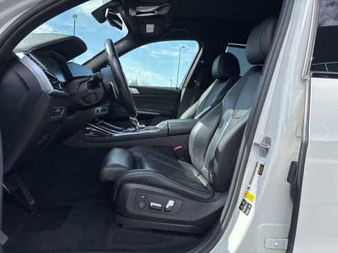Used 2022 BMW X7 xDrive40i w/ M Sport Package AWD/4WD image 11