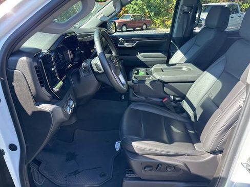 Used 2025 GMC Sierra 1500 SLT image 12