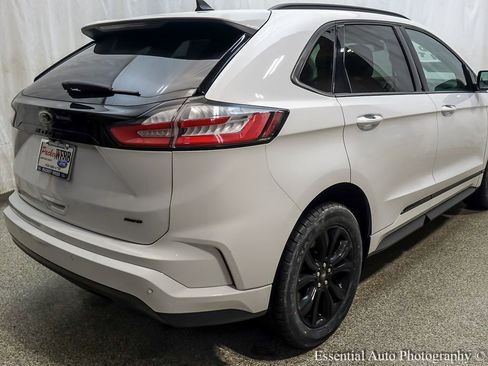 Used 2022 Ford Edge SE w/ Black Appearance Package image 7