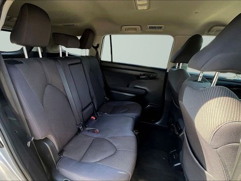 Used 2023 Toyota Highlander LE FWD image 24