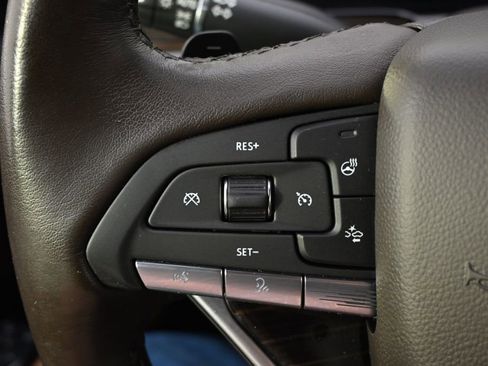 Certified 2021 Cadillac Escalade Premium Luxury AWD/4WD image 37