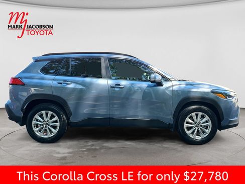 Used 2024 Toyota Corolla Cross LE w/ Moonroof Package AWD/4WD image 7