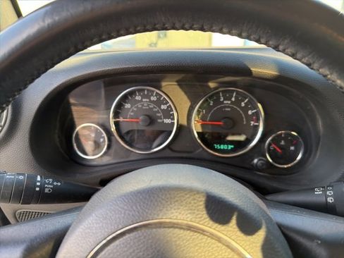 Used 2018 Jeep Wrangler Unlimited Sahara image 33