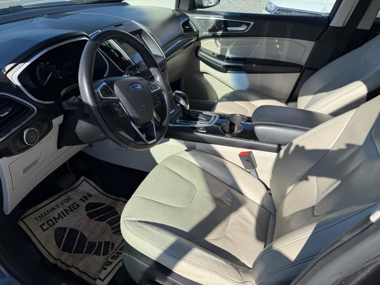 Used 2016 Ford Edge Titanium FWD image 10