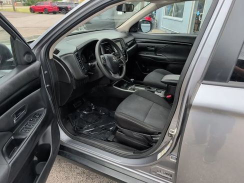 Used 2019 Mitsubishi Outlander ES FWD image 13